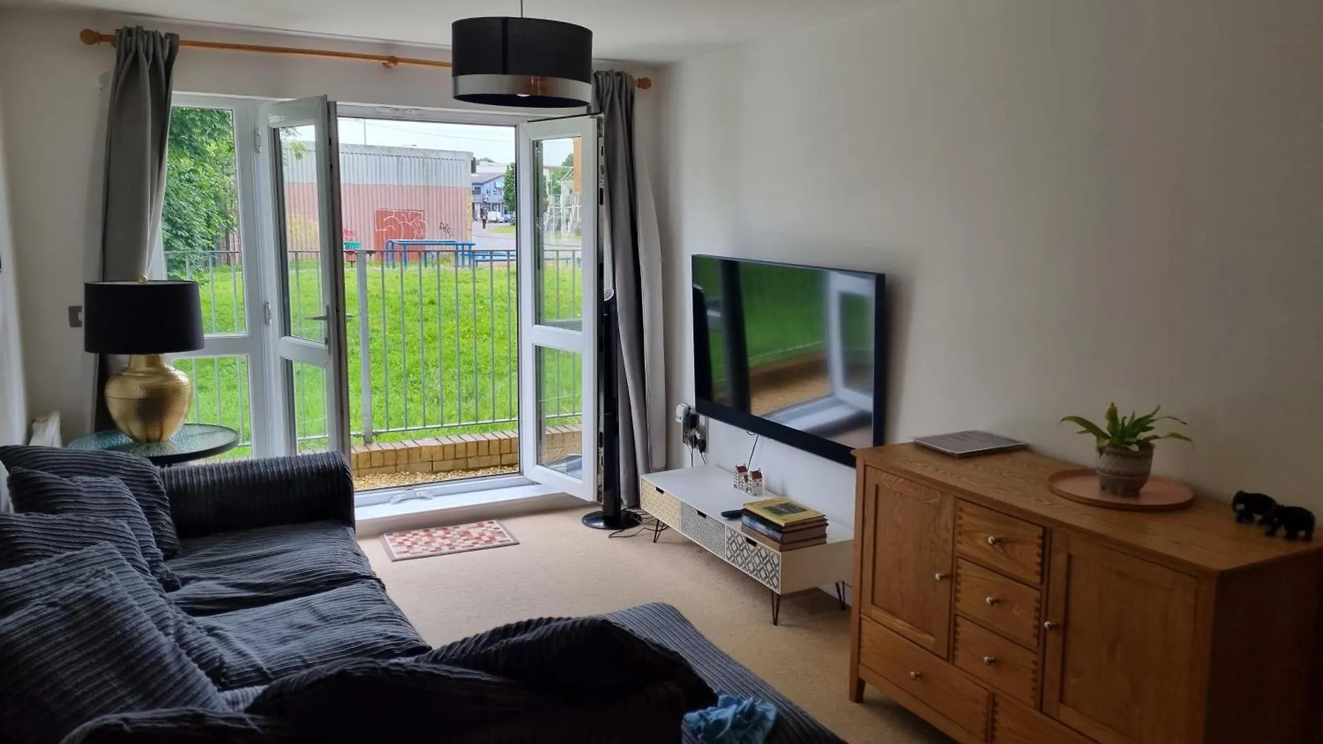 1 Bedroom Stylish Apartment Sleeps Up To 4 People Cardiff Bay