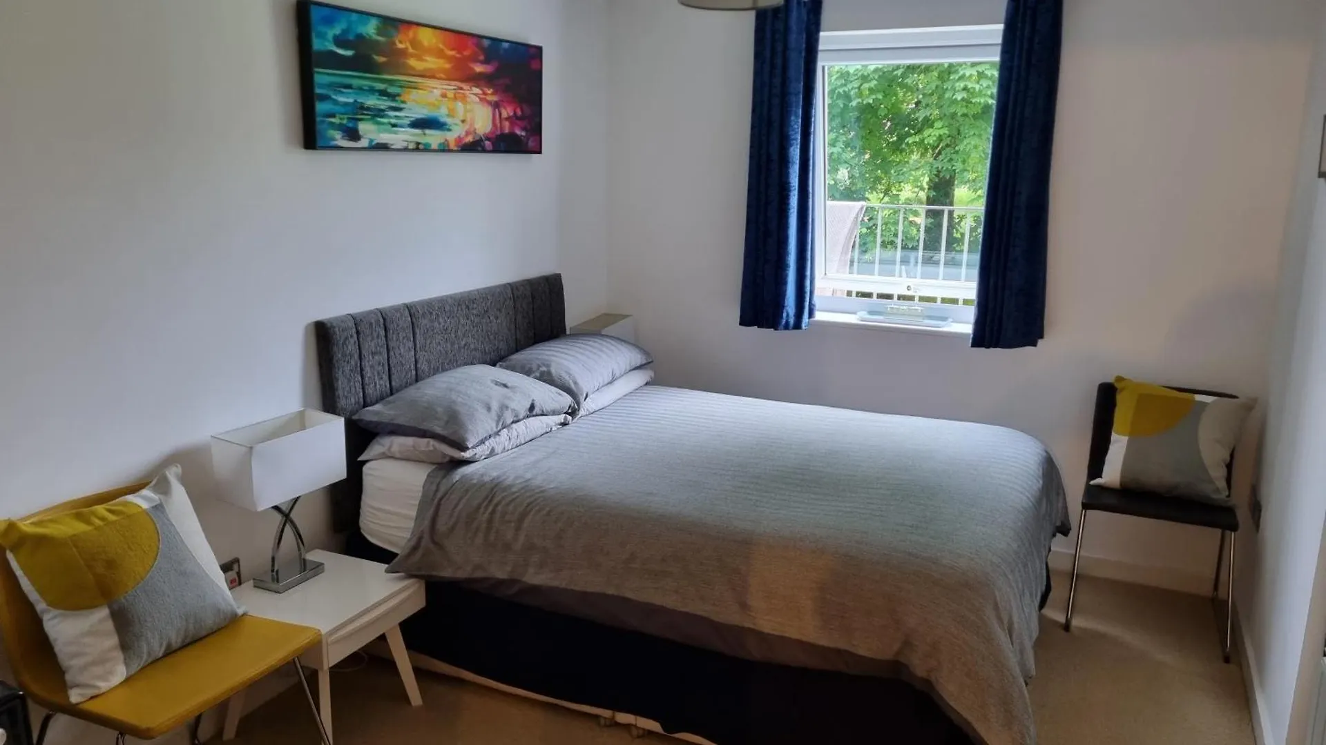 1 Bedroom Stylish Apartment Sleeps Up To 4 People Cardiff Bay United Kingdom